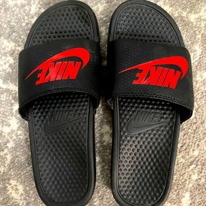 Nike women’s slides